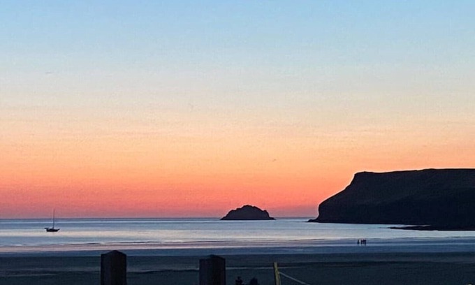 Polzeath Cabaña | Polzeath 2 Bedroom Renovated Cottage by Beach