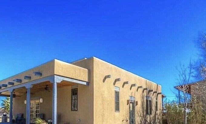 Mesilla Park Casa | Pomegranate Stand