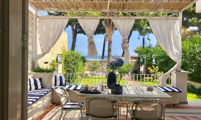 Marina di Patti Villa | VILLA DEL POMOGRANO EN EL MAR CON JARDÍN