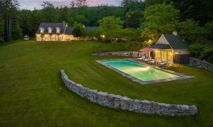 West Hartford Casa | Pond, Pool, Mountain Views | Au Bout du Chemin