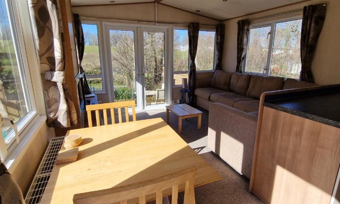 Hastings Apartamento | Pond-side tranquillity - Lakeside Rose Cottage