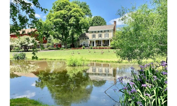 Newtown Casa | Pond View Farm 1825 Historic Bucks County Home