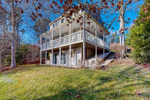 Mashpee Casa | Pond View Getaway