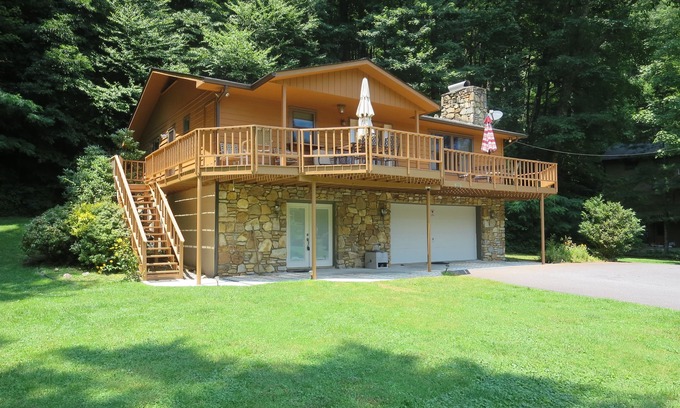 Burnsville Casa | Vista al estanque La propiedad ideal para relajarse y recargar energías