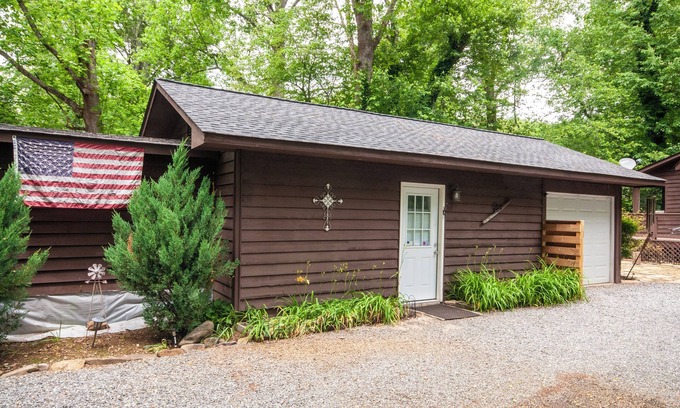 Hayesville Apartamento | Ponderosa - Creekside