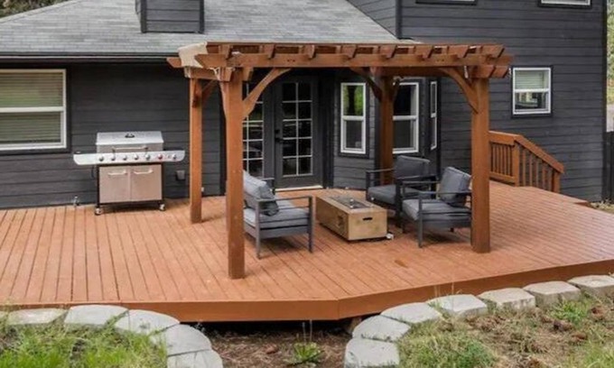 Deschutes River Woods Casa | Ponderosa Lodge + Bend, OR + Sleeps 10 + Pet Friendly + Large yard + RV parking