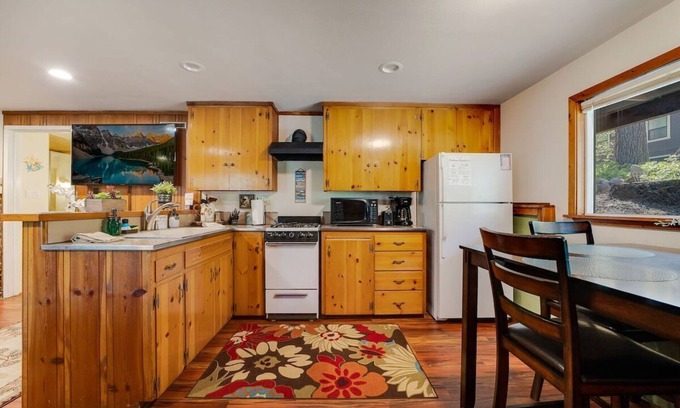 Twain Harte Cabina | Ponderosa Paradise, GORGEOUS Studio W/ Private Entrance, Walk To Town
