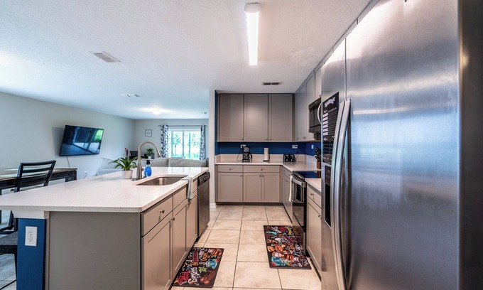 Northside Casa | Pondside Paradise Retreat