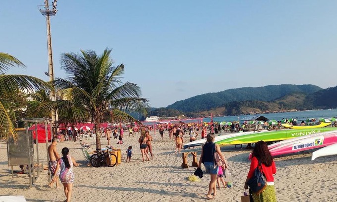 Ponta da Praia Apartamento | Ponta da Praia amplo 3dorm 3ban frente ao mar