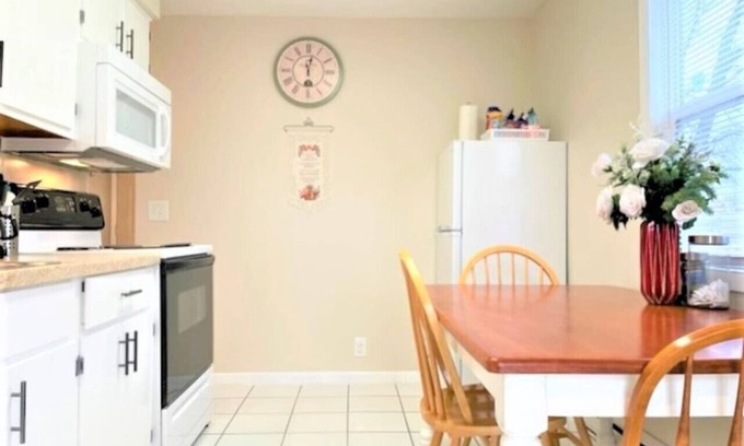 Fort Wayne Casa | Pontiac - Secluded Backyard, Pet Friendly