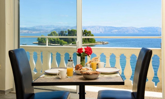 Perama Hotel | Pontikonisi Hotel & Suites