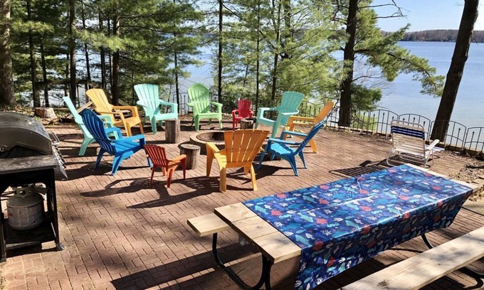 Interlochen Cabaña | PONTOON NOW INCLUDED!! Waterfront Duck Lake Cottage Interlochen, Traverse City!