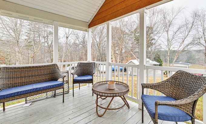 Sherrills Ford Cabaña | Pool Access + Views: Serene Cottage at Lake Norman