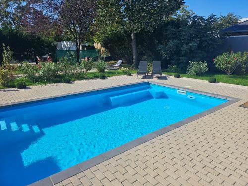 Angyalfold Apartamento | Pool and apartment