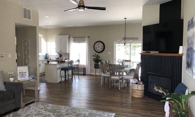 Somers Point Casa | Pool and beach -fun for everyone!