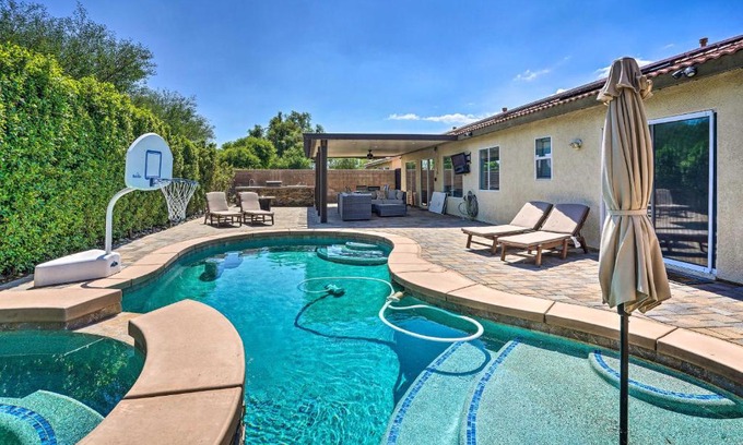 Indio Casa | Pool and Game Room Pet-Friendly Indio Retreat
