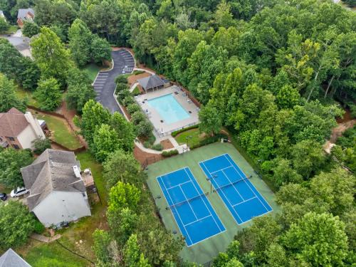 Buford Apartamento | Pool and Patio, 8 minutes from Mall of Georgia!