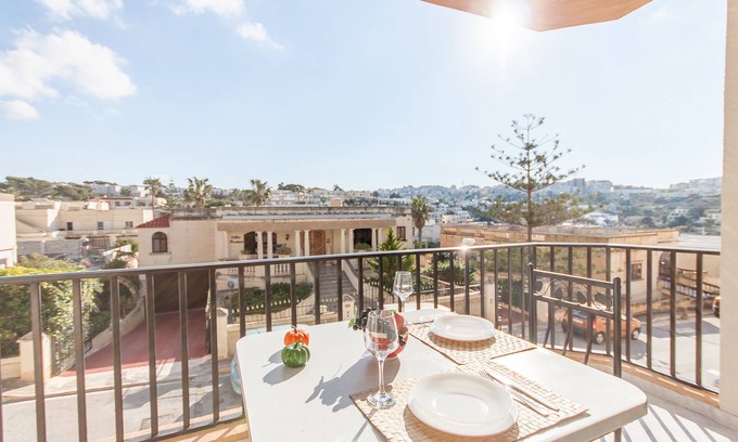 Santa Maria Estate Apartamento | Pool and Sea, charming Merill Apart 2, Mellieha, Malta