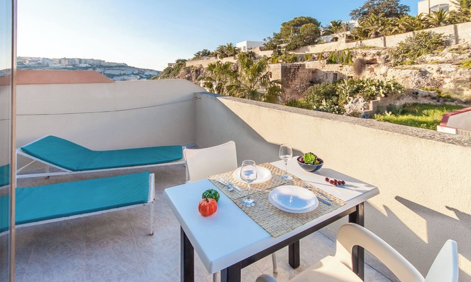 Santa Maria Estate Apartamento | Pool and Sea, Penthouse Merill Apart 7, Mellieha, Malta