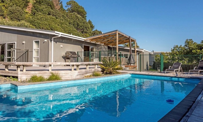 Pauanui Cabaña | Piscina y Spa Escape - Pauanui Holiday Home