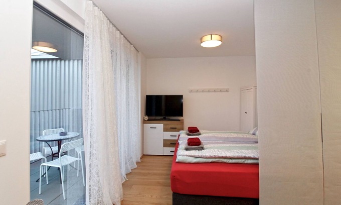 Donaustadt Apartamento | Pool - Balcony - Garage - Studio with all Benefits