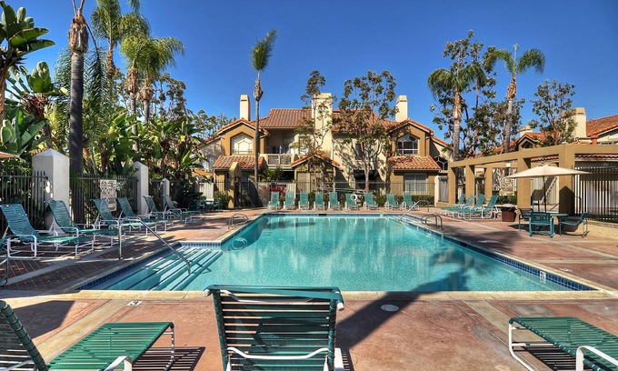 Laguna Niguel Casa | POOL! Fireplace! 10 Minutes to Beach! Come Explore Laguna Niguel! PALM COURT!