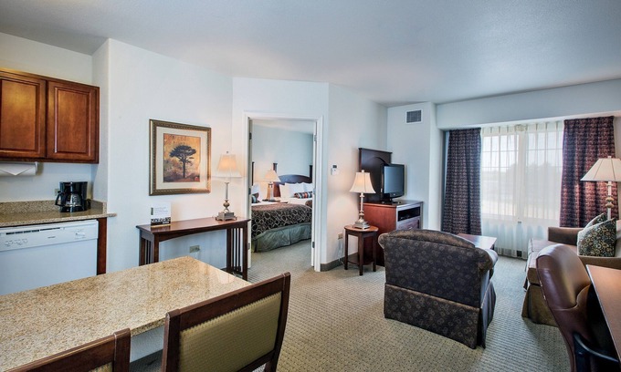 Rockford Condominio | Pool. Free Breakfast. Your Next Vacation!