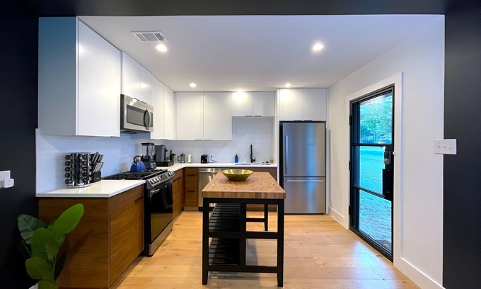MLK Casa | Pool Home Encore Rainey Street-6 Minute Drive