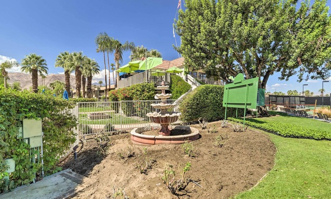 Palm Desert Apartamento | Pool & Hot Tub Access: Palm Desert Studio Condo