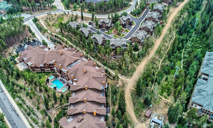 Four O'Clock Apartamento | Pool & Hot Tub Access: Breck Condo w/ Mtn Views