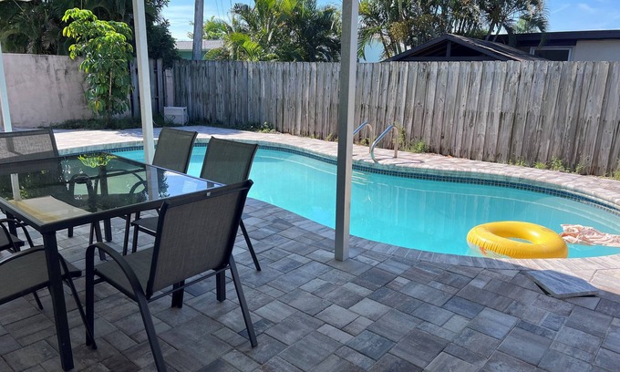 Seacoast Shores Casa | Pool house, close to the beach!