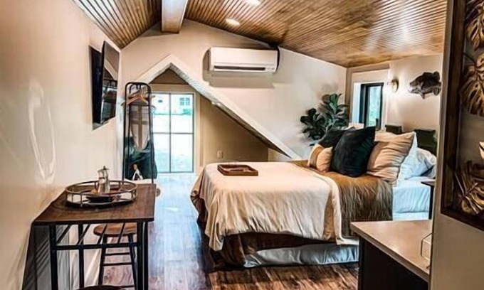 Hanahan Casa | Pool House on a tidal creek