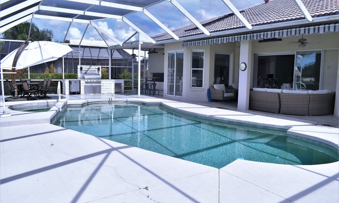 Sarasota Casa | Pool House on Golf Course