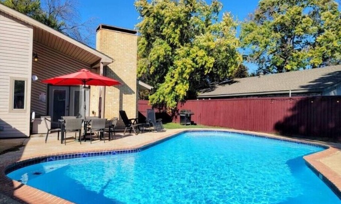 Plano Casa | Pool + Jacuzzi: A Gem, The Perfect House of Zen
