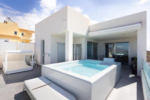 Adeje Casa | Pool Jacuzzi Home of Tulio
