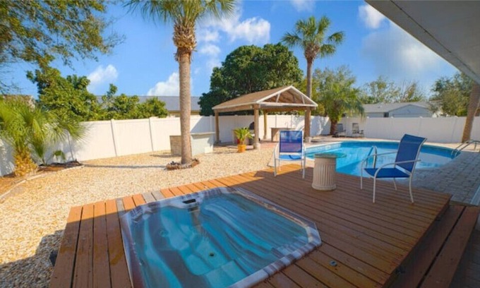 Oak Ridge Casa | Pool-Jacuzzi & Palm Trees/ 8 Universal/ 15 Disney