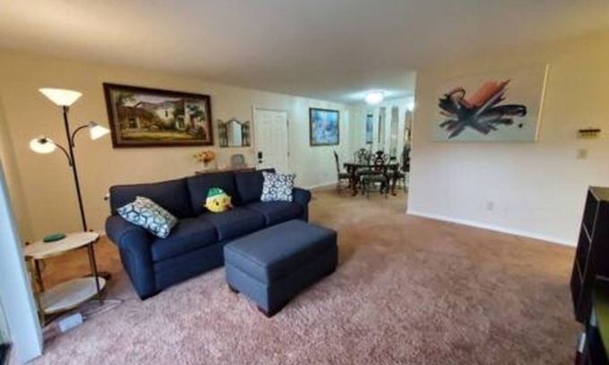 Daytona Beach Apartamento | Pool Modern Queen Room4Rent in a 2BR 2BT Laundry