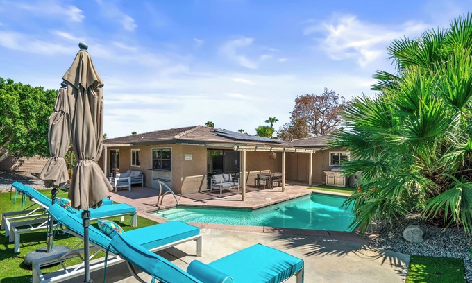 Desert Park Estates Casa | Pool Mountain Views Luxe Convenience