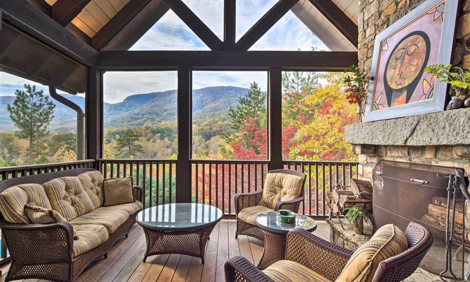 Mill Spring Casa | Pool & Mountain Views: Stunning Mill Spring Home!