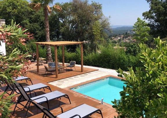 Mont Barbat Apartamento | Pool Oasis with Mountain Views