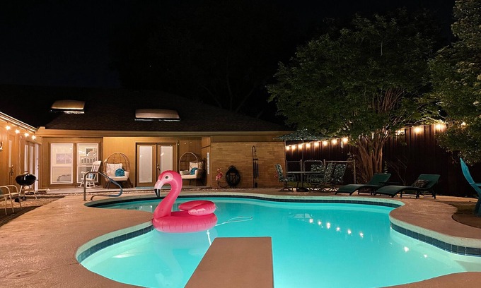 Richardson Casa | Pool Paradise Arcade Ping-Pong Darts Fire Pit Wii