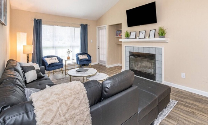 Rock Hill Condominio | ☆Pool+Parks☆2 min drive⇢grocery+dining+attractions