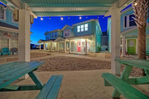 Cinnamon Shore Casa | Pool Patio Blocks to the Beach Golf Cart Zone Daiquiri Daze by AvantStay