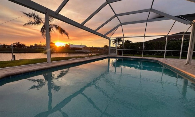 Cape Coral Casa | Recuerdos familiares * Bicicletas * Kayaks * Tablas de remo * Suministros de playa * Equipo de pesca * WiFi gratis