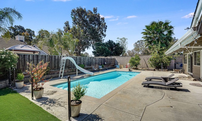 Newark Casa | POOL. Spacious 4BR/2B. SF Bay Area