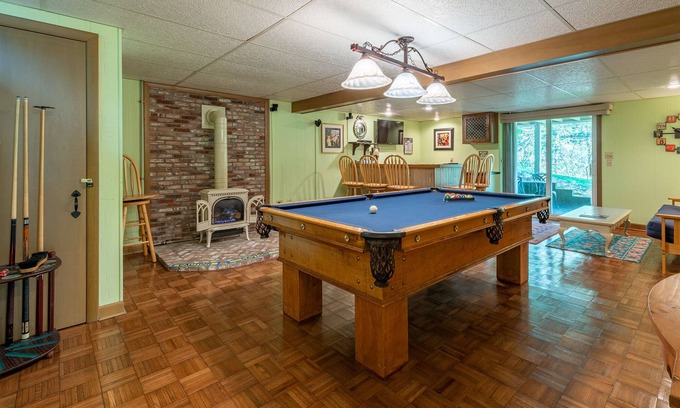 Chatham Casa | 4BR privado, mesa de billar, ping-pong, sala de sol. Ver revie