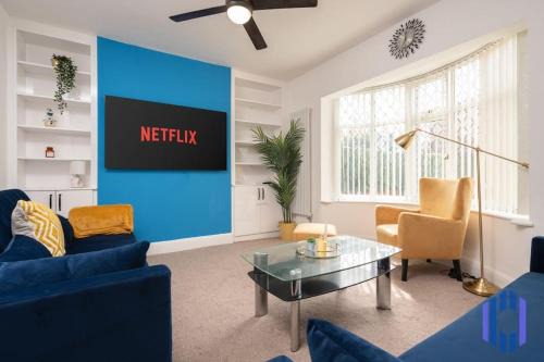 Trafford Casa | Pool Table - Spacious and Tranquil Hideaway - Near Airport - Sleeps 10