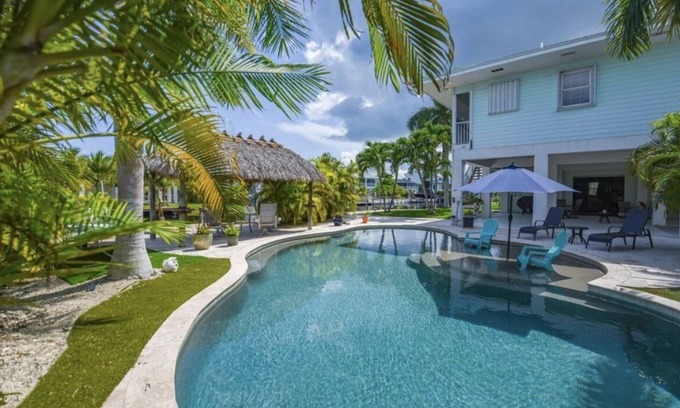 Cudjoe Key Casa | Pool, tiki hut, easy ocean access canal, dock, prime location 30m to Key West