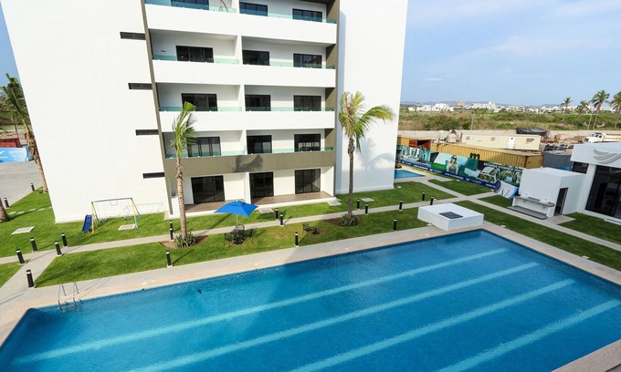 Villa Marina Apartamento | Pool View Studio, Home Office Space, Amenities everywhere, Secure, Near beach
