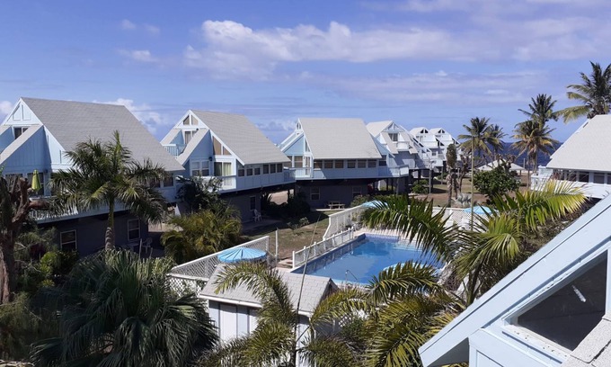 Frigate Bay Condominio | Pool View Unit At Sealofts On The Beach awaits